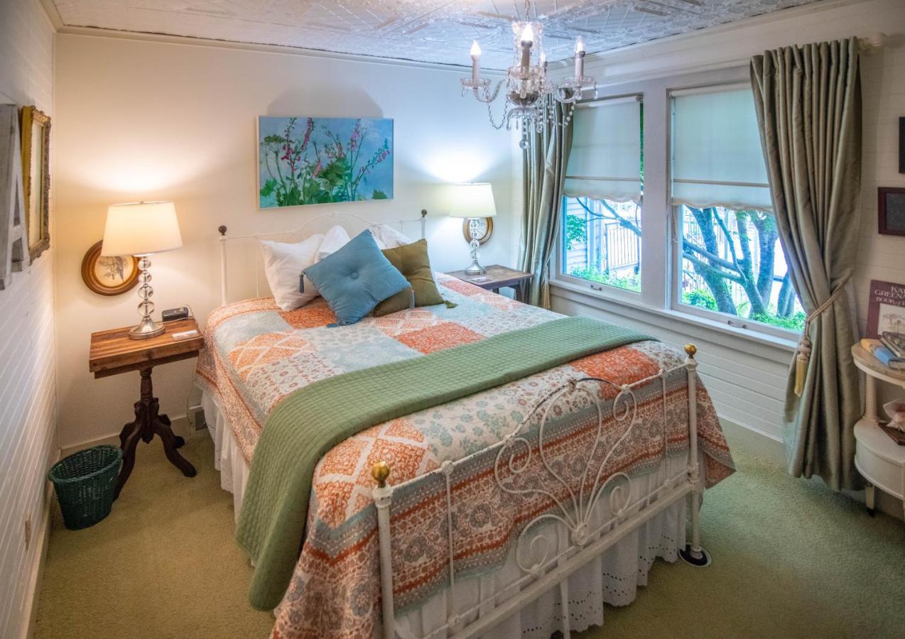 Clementine'S Guest House & Vacation Rentals Astoria Esterno foto