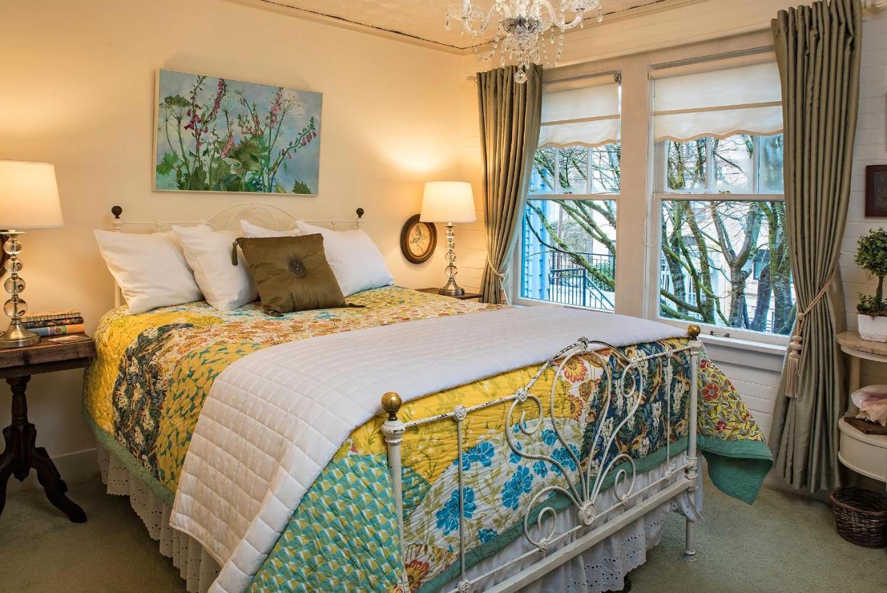 Clementine'S Guest House & Vacation Rentals Astoria Esterno foto