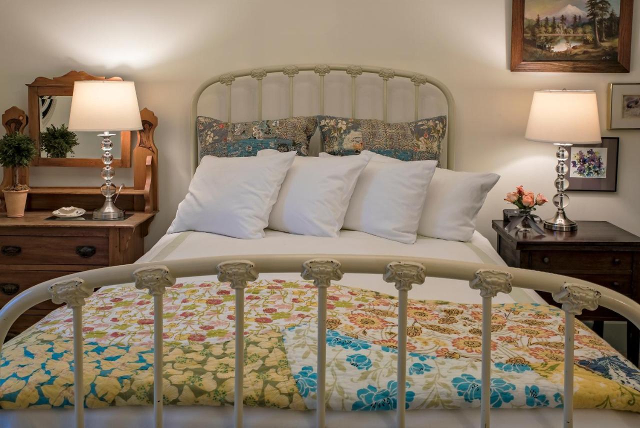 Clementine'S Guest House & Vacation Rentals Astoria Esterno foto