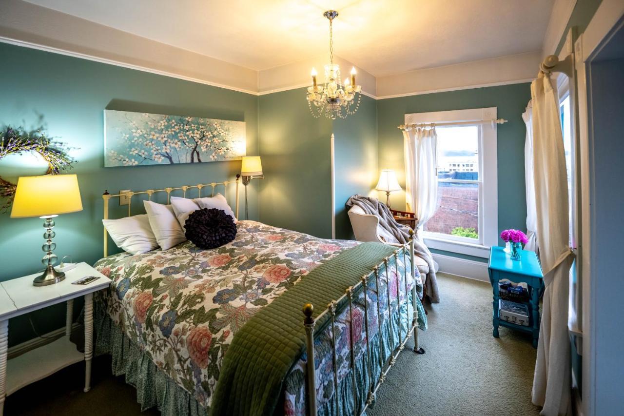 Clementine'S Guest House & Vacation Rentals Astoria Esterno foto