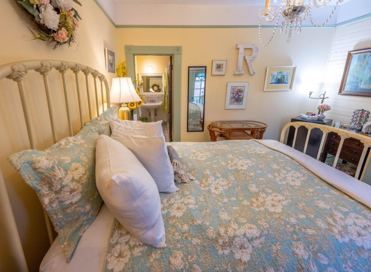 Clementine'S Guest House & Vacation Rentals Astoria Esterno foto