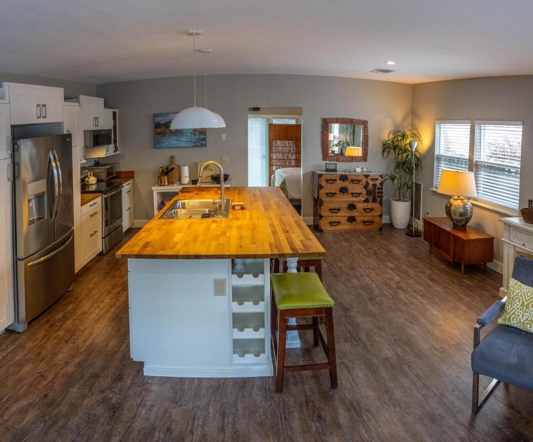 Clementine'S Guest House & Vacation Rentals Astoria Esterno foto