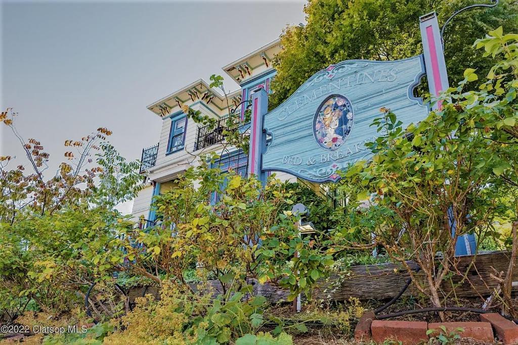 Clementine'S Guest House & Vacation Rentals Astoria Esterno foto