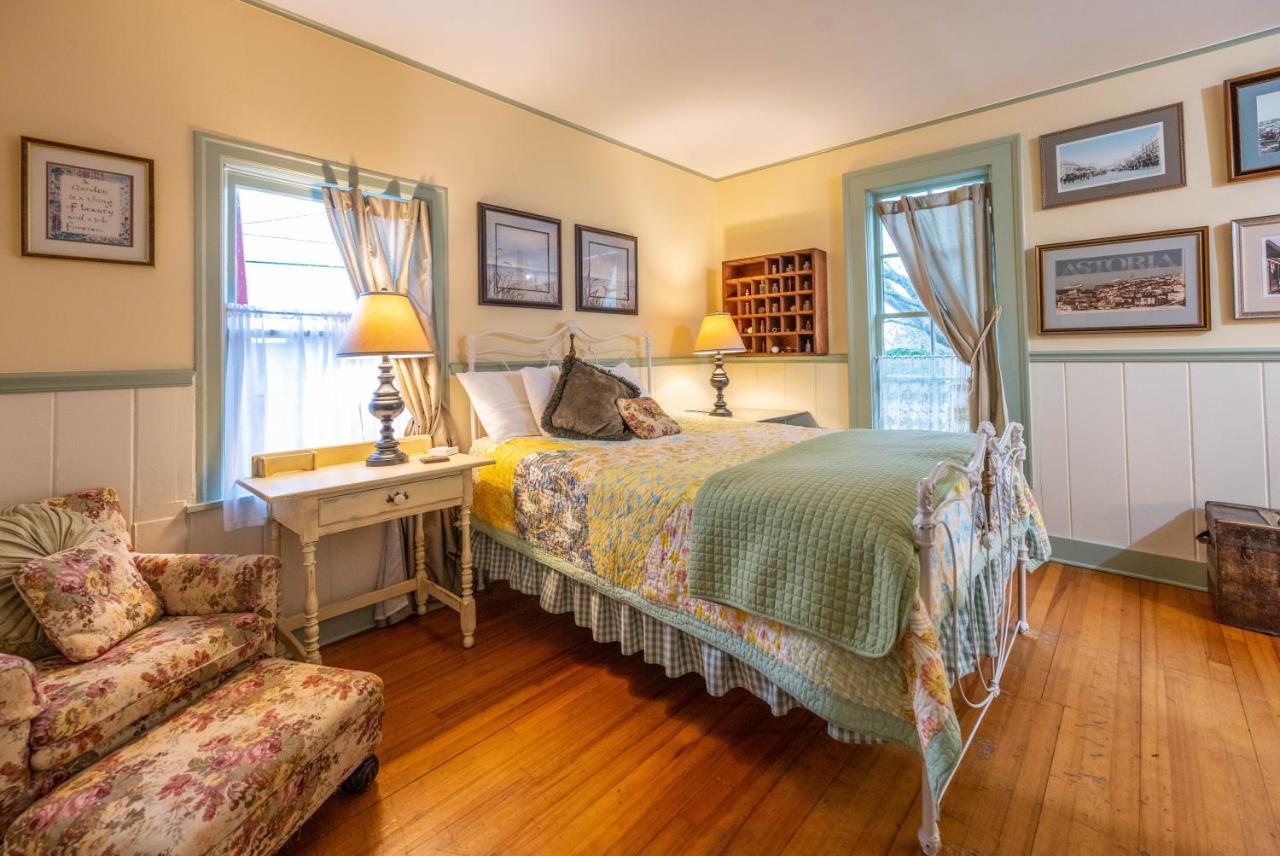 Clementine'S Guest House & Vacation Rentals Astoria Esterno foto